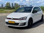 Volkswagen Golf 2.0 TSI GTI Performance I AUT I, Auto's, 65 €/maand, Gebruikt, 4 cilinders, Alcantara