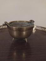 Klein vintage messing bronzen potje op pootjes met hengsel, Ophalen of Verzenden