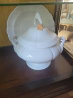 Grote vintage aardewerk terrine met onderbord foto 1 t/m 3