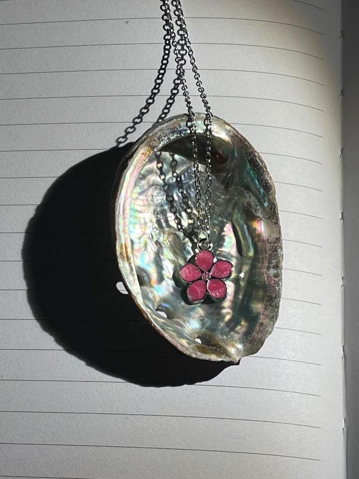 Hawaii Ketting - Roze Hibiscus Bloem, Sieraden, Tassen en Uiterlijk, Kettingen, Nieuw, Overige materialen, Roze, Met hanger, Ophalen of Verzenden