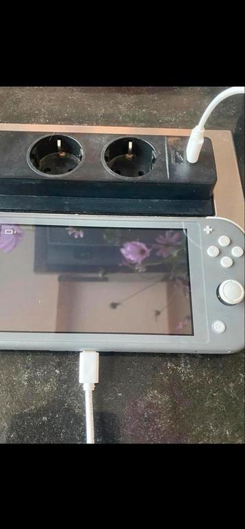 Nintendo Switch Lite Grijs - Krasvrij + Hoes & Lader beschikbaar voor biedingen