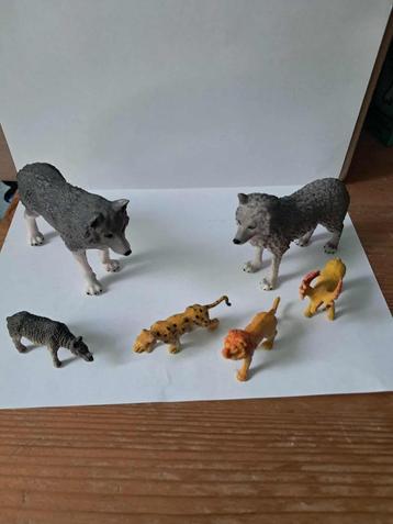 Div dier figuren beschikbaar voor biedingen