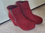 Rood kleurige suede korte laars met sleehak in maat 37, Lage of Enkellaarzen, Nieuw, Ophalen of Verzenden, Graceland