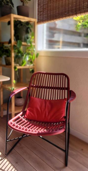 Gratis: Stoel, rotan, rood beschikbaar voor biedingen