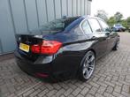 BMW 3-serie 318d High Executive AIRCO//NAVI//CRUISE//STOELVE, Auto's, 1385 kg, 745 kg, Zwart, Bedrijf