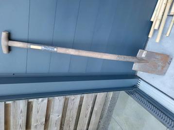 Talen Tools spade beschikbaar voor biedingen
