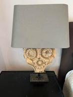 Twee lampjes met sierlijke voet en rechthoekige grijze kap, Huis en Inrichting, Lampen | Tafellampen, Ophalen, Zo goed als nieuw