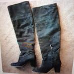 Overknee zwarte suède laarzen van Julie Dee maat 38, Kleding | Dames, Schoenen, Ophalen of Verzenden, Zo goed als nieuw, Zwart