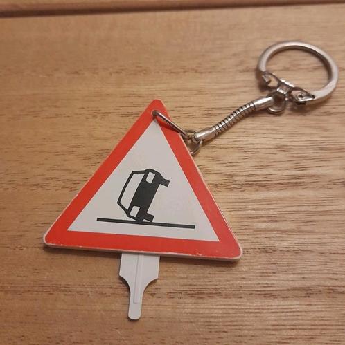 Oude vintage sleutelhanger autobanden profiel meter, Verzamelen, Sleutelhangers, Zo goed als nieuw, Merk, Ophalen of Verzenden