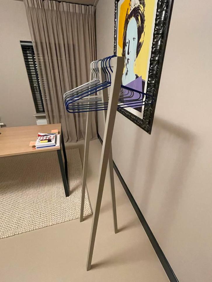 Hay Loop Stand Hall Kapstok - Grijs incl hangers, Huis en Inrichting, Woonaccessoires | Kapstokken, Zo goed als nieuw, Staande kapstok
