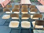 Gratis partij stoelen en tafels: Let op Lokatie is Rotterdam, Huis en Inrichting, Stoelen, Ophalen, Gebruikt, School, Bruin