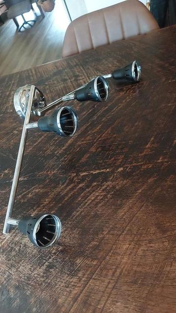 Lamp met 4 spots beschikbaar voor biedingen