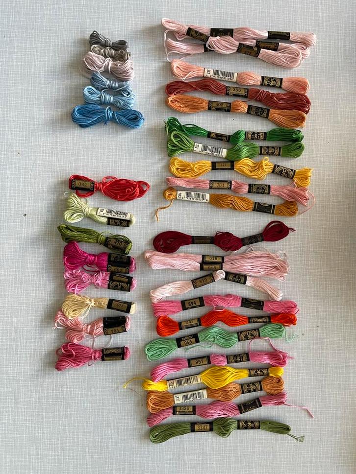 Borduurgaren - Diverse Kleuren, Hobby en Vrije tijd, Naaien en Fournituren, Zo goed als nieuw, Garen of Naald(en), Ophalen of Verzenden