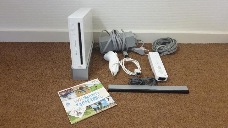 Wii met controller en nunchuck, Spelcomputers en Games, Spelcomputers | Nintendo Wii, Zo goed als nieuw, Met 1 controller, Met games