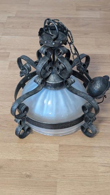Vintage Hanglamp met Glazen Kap en Metalen Frame beschikbaar voor biedingen