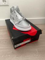 Nike Air Jordan 1 High Zilver - Nieuw in doos Maat 39, Ophalen of Verzenden, Nieuw, Overige kleuren, Sneakers of Gympen