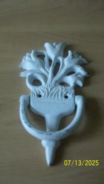 Gietijzeren deurklopper beschikbaar voor biedingen