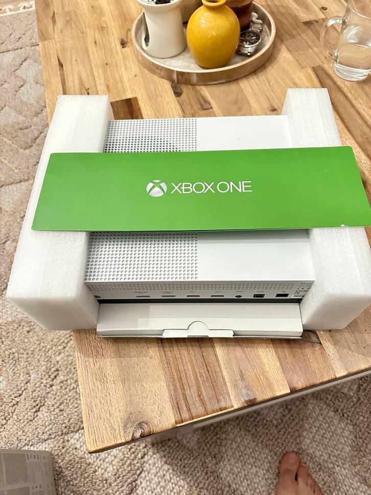 Xbox one S - Zo goed als nieuw!, Spelcomputers en Games, Spelcomputers | Xbox Original, Nieuw, Met 1 controller, Ophalen of Verzenden