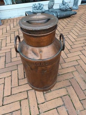 GROTE  VERKOPERDE MELKBUS  UIT 1965 beschikbaar voor biedingen