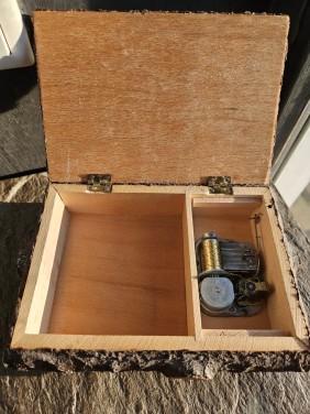 Vintage muziekdoosje uit zwitserland, handmatig opwinden..., Antiek en Kunst, Curiosa en Brocante, Ophalen of Verzenden