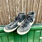 Nike Blazer Mid '77 - Maat 44 - Gedragen, Ophalen of Verzenden, Gedragen, Zwart, Sneakers of Gympen