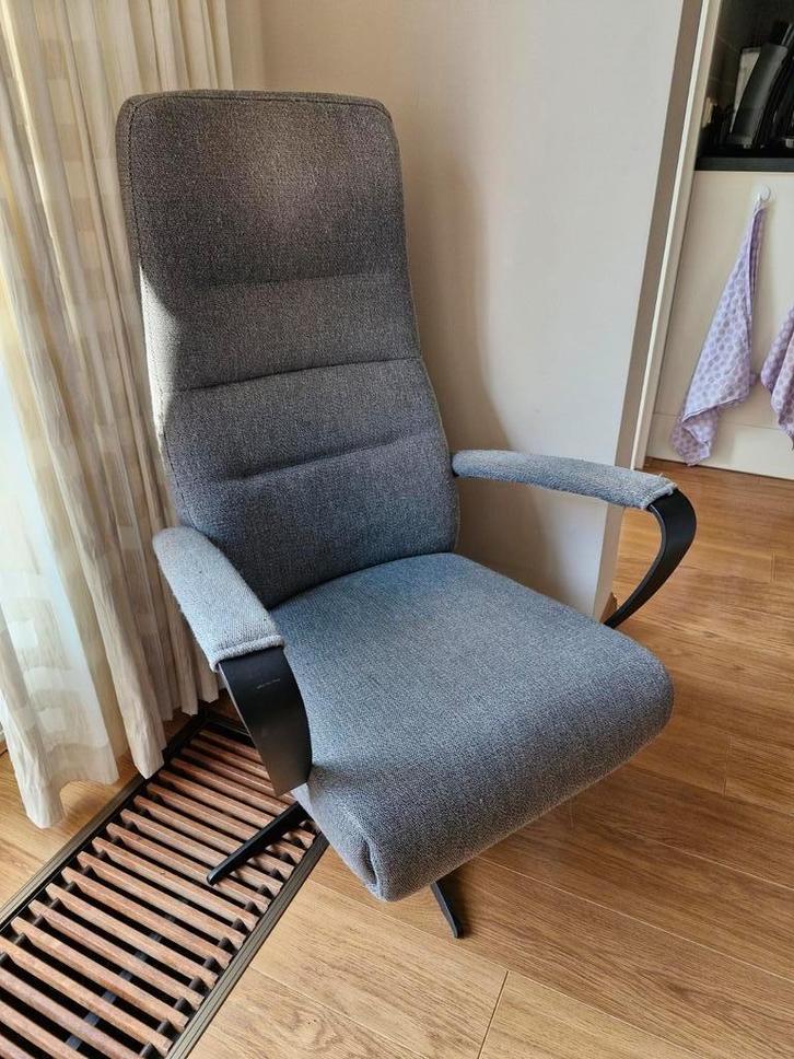 Relaxfauteuil, relaxstoel de Toekomst Twice 143, met sta-op, Huis en Inrichting, Fauteuils, Zo goed als nieuw, Metaal, Stof, 50 tot 75 cm