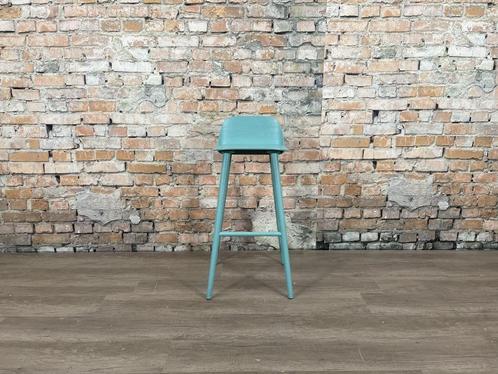 Muuto Nerd lichtgroen bij TheReSales, Huis en Inrichting, Barkrukken, Zo goed als nieuw, 90 cm of meer, Hout, 3 krukken, Ophalen of Verzenden