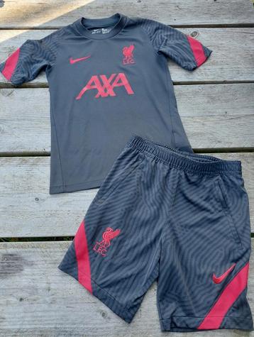 Voetbaltenue Liverpool maat 128-137 beschikbaar voor biedingen