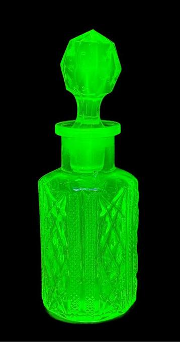 Uranium fles inclusief stopper. beschikbaar voor biedingen