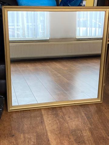 Grote Spiegel met Gouden Lijst - 91,5x91,5 cm beschikbaar voor biedingen
