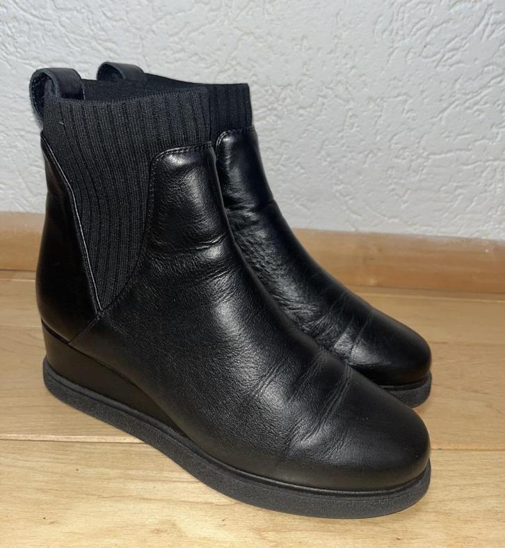 Unisa sleehak enkellaars maat 39 model Jualo zwart leer ZGAN, Kleding | Dames, Schoenen, Zo goed als nieuw, Lage of Enkellaarzen