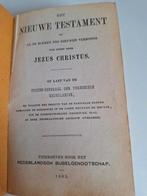 Twee uitgaven van Nieuwe testament, handformaat, Antiek en Kunst, Ophalen of Verzenden