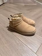 Uggs sand maat 37, Kleding | Dames, Schoenen, Ophalen of Verzenden, Zo goed als nieuw, Beige, Sneakers of Gympen