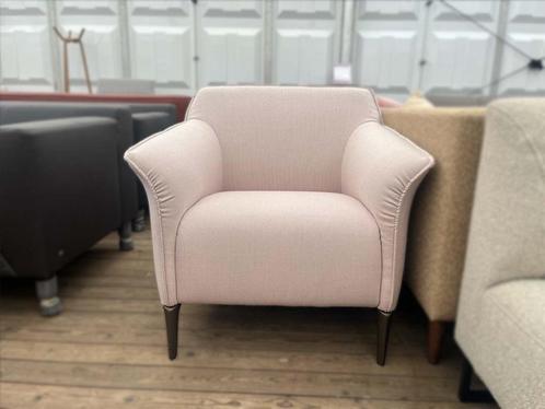 Leolux Mayon fauteuil – showroommodel, Huis en Inrichting, Fauteuils, Zo goed als nieuw, Stof, 75 tot 100 cm, 75 tot 100 cm, Ophalen of Verzenden