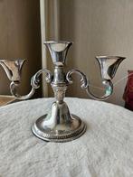 Verzilverde kandelaars en koffiesetje, Ophalen