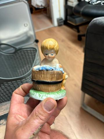 Antiek beeldje beschikbaar voor biedingen