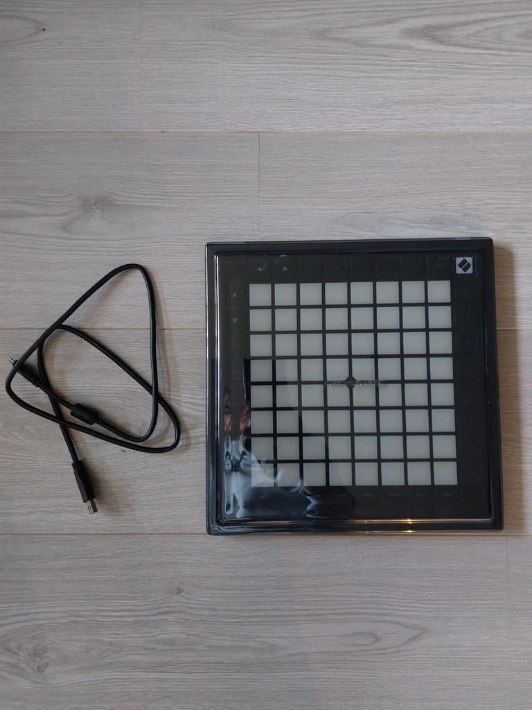 Novation Launchpad Pro mk3 + decksaver, Muziek en Instrumenten, Midi-apparatuur, Ophalen of Verzenden, Zo goed als nieuw