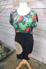 Jurk zwart/ groen/ rood Desigual mt L Vaste prijs, Kleding | Dames, Maat 42/44 (L), Ophalen of Verzenden, Zo goed als nieuw, Knielengte