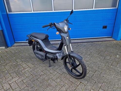 Bye bike onderdelen , sloop brommer , rieju bye bike gesloop, Motoren, Tuning en Styling, Ophalen