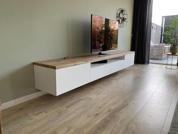 tv meubel staand of zwevend beschikbaar voor biedingen