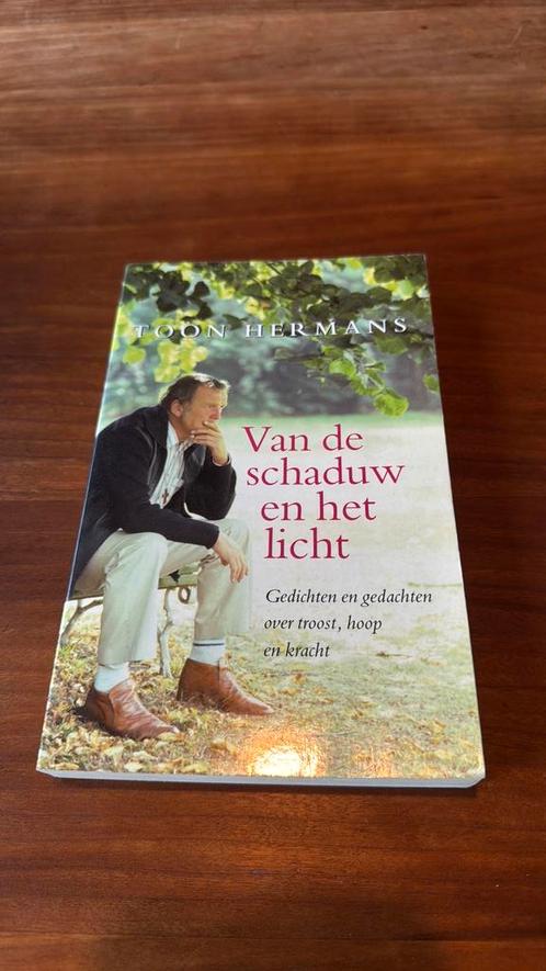 Toon Hermans - Van de schaduw en het licht, Boeken, Overige Boeken, Gelezen, Ophalen of Verzenden