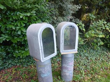 2 metalen vitinekastjes/lantaarnkastje beschikbaar voor biedingen