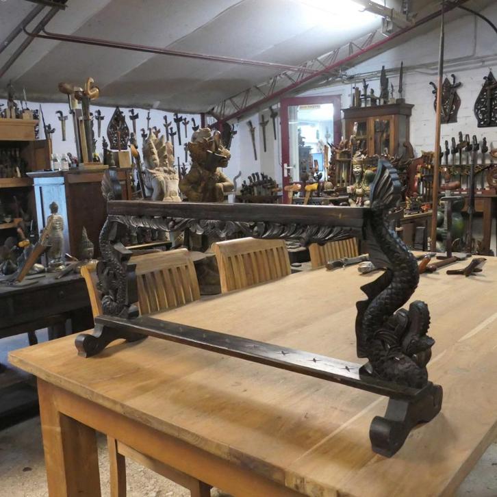 Ploncon Naga Keris standaard v. 9 Krissen PQ6 Kris houder, Antiek en Kunst, Kunst | Niet-Westerse kunst, Ophalen of Verzenden