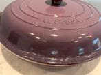 Le Creuset Campagnard Cassis 30 cm in goede staat, Huis en Inrichting, Keuken | Potten en Pannen, Gebruikt, Gietijzer, Ophalen of Verzenden
