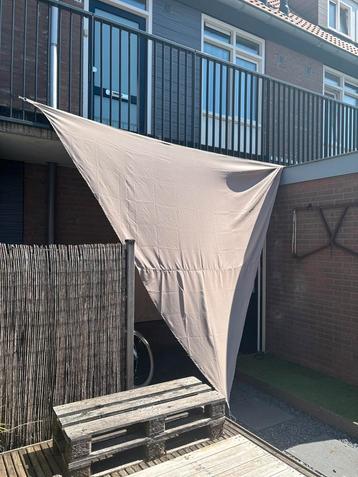 Schaduwdoek/driehoek doek taupe beschikbaar voor biedingen