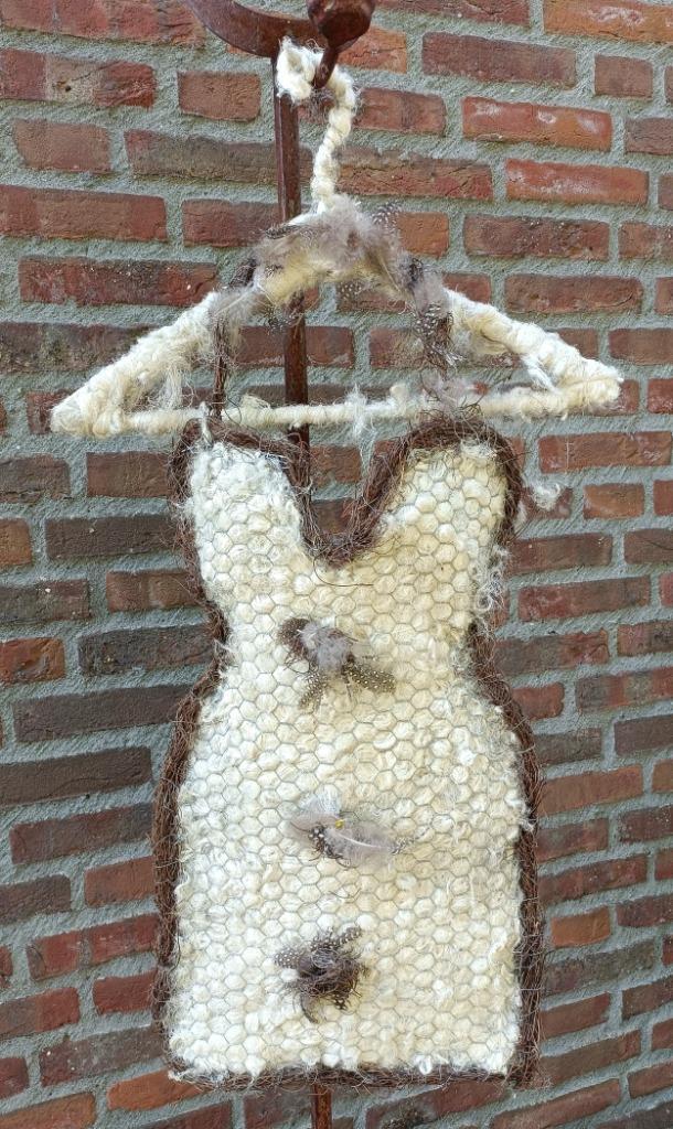 Ingenieus gemaakt corset van kippengaas, Hobby en Vrije tijd, Overige Hobby en Vrije tijd, Gebruikt, Ophalen of Verzenden