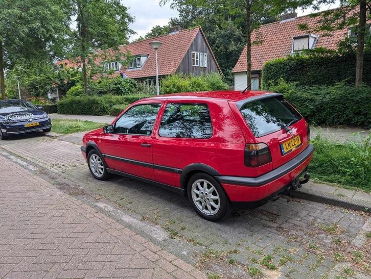 Originele Volkswagen Golf 3 2.0 GTI 85KW 1995 Tornadorood, Auto's, Volkswagen, Particulier, Golf, Boordcomputer, Radio, Trekhaak