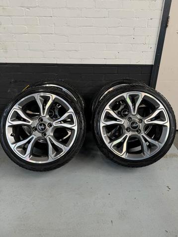 Winter Ford Fiesta MK8 18 inch OEM met Vredestein banden