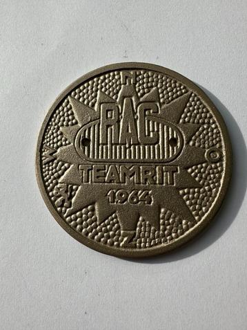 Mooie RAC Teamrit 1964 badge. Voor Uw oldtimer. beschikbaar voor biedingen