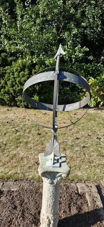 Zonnewijzer inclusief sokkel beschikbaar voor biedingen